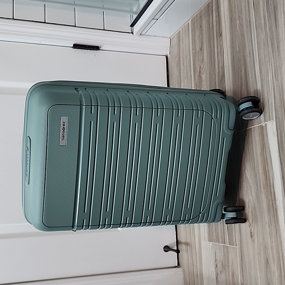 NWOT Samsonite Elevation Plus Hardside Carry On - Picture 1 of 10